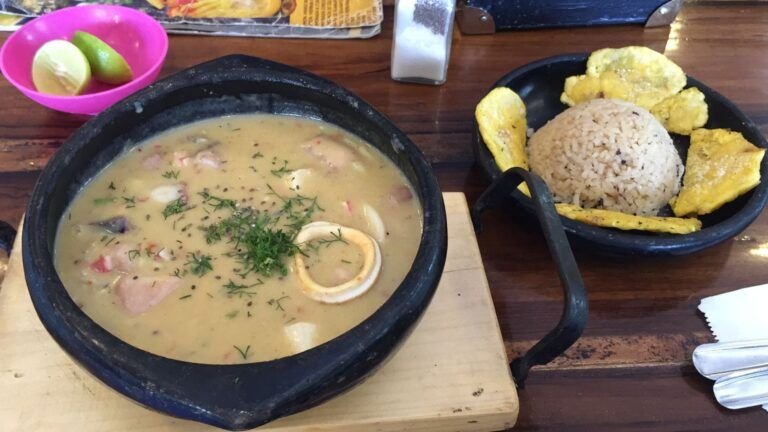 Alternativo: Deliciosa Cazuela de Mariscos: Una Receta Irresistible