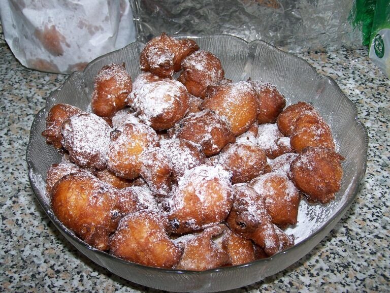 Buñuelos con Miel de Piloncillo: Un Postre Tradicional y Delicioso