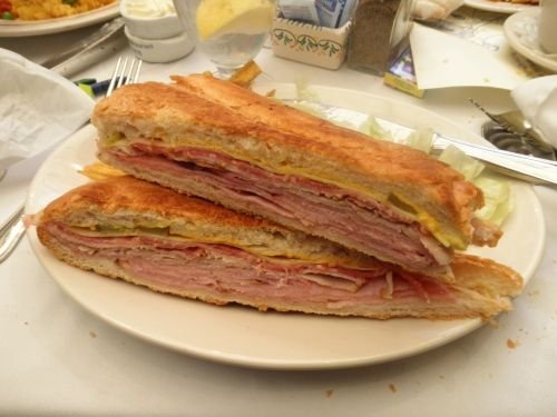 El Delicioso Secreto del Sabor: Cómo Preparar un Auténtico Sandwich Cubano en Casa