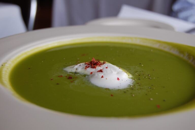 Elegancia y Sabor en Tu Mesa: Receta Exquisita de Crema de Espárragos