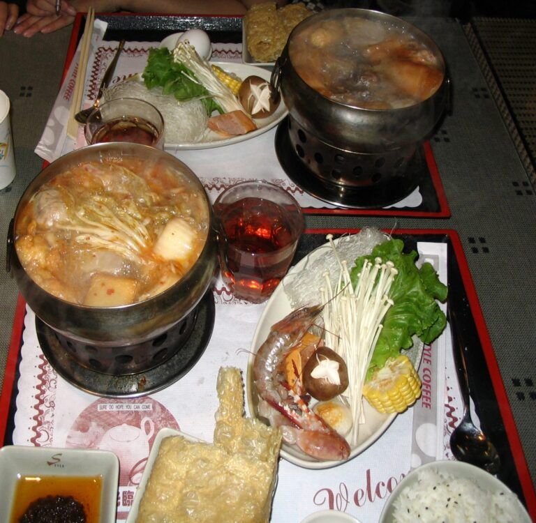 Hot Pot de Pollo: Una Experiencia Culinaria que Enciende Tus Sentidos