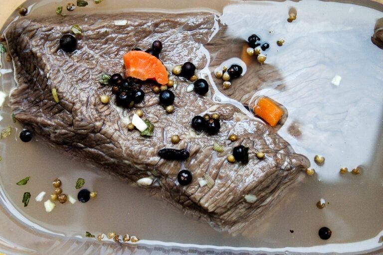 Pescado Marinado con Hierbas: Un Bocado de Frescura y Sabor