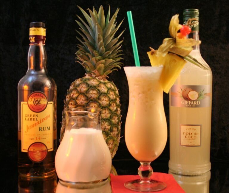 «Piña Colada Sin Alcohol: Un Refrescante Viaje a la Playa en tu Vaso»