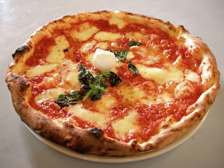 Rigatoni en Salsa Napolitana Rústica: La Sencillez de la Cocina Italiana