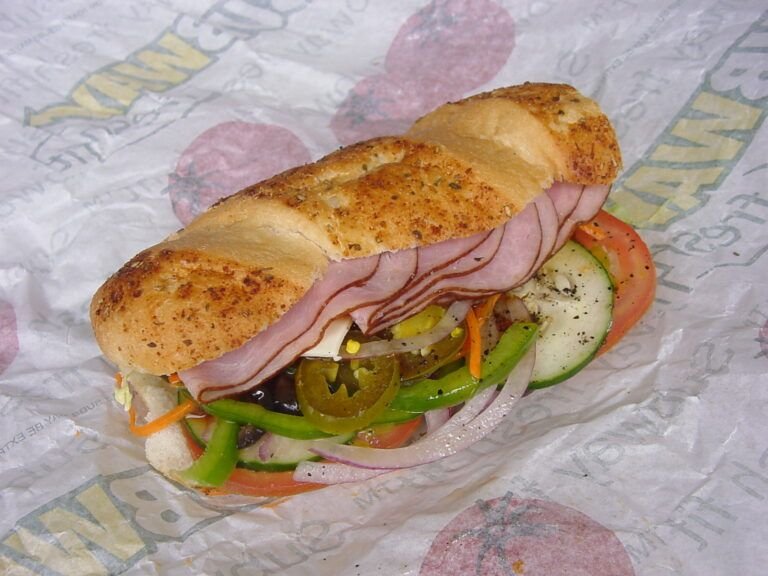 Sándwich de Jamón y Mostaza: Un Clásico Sabroso y Fácil de Preparar