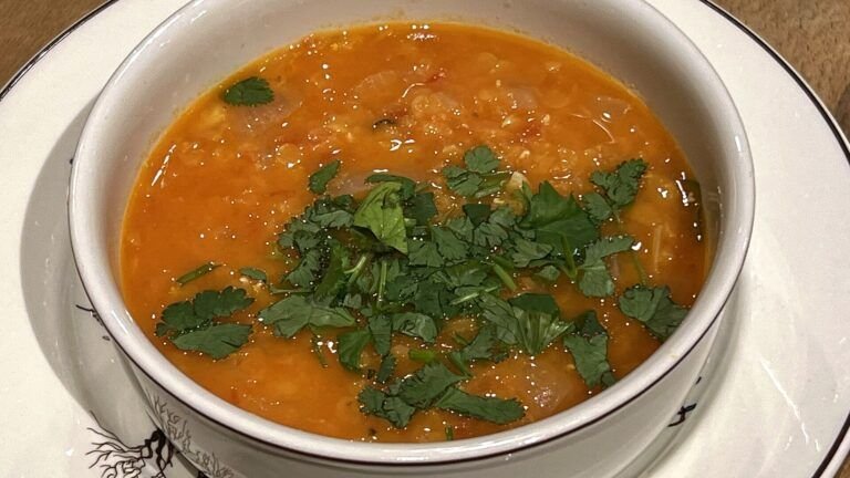 Sopa de Lentejas y Tomates: Un Placer Saludable para el Paladar