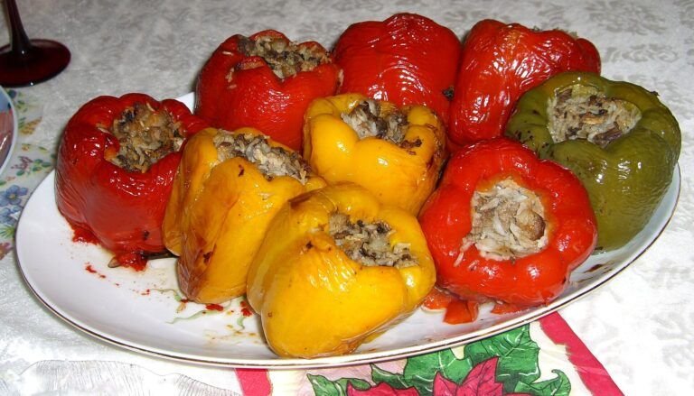 Un Viaje Gastronómico con Sabor y Color: Pimientos Rellenos, una Receta Clásica Reinventada