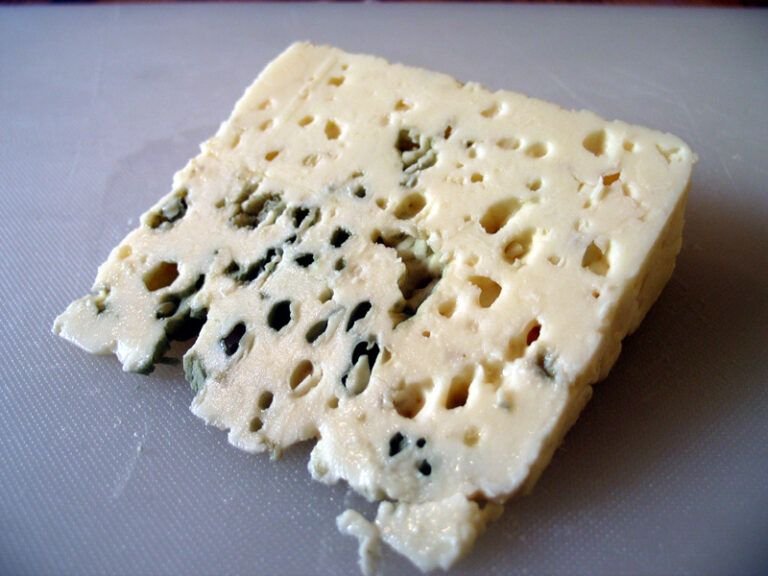 Aderezo de Queso Azul: Un Toque Cremoso y Sabroso para Todos Tus Platos