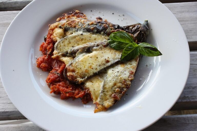 Delicias del Mediterráneo: Berenjena a la Parmesana, un Clásico Reinventado