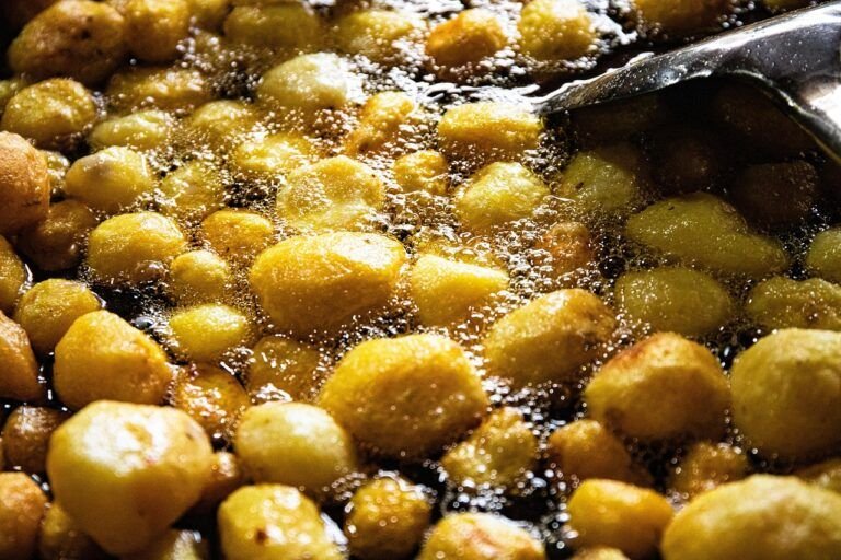 Delicias Caseras: Cómo Preparar Bolitas de Papa Rellenas para una Experiencia Culinaria Inolvidable