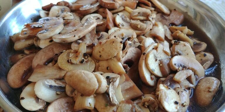 Champiñones Salteados: Un Delicioso Placer Culminante de la Cocina Gourmet