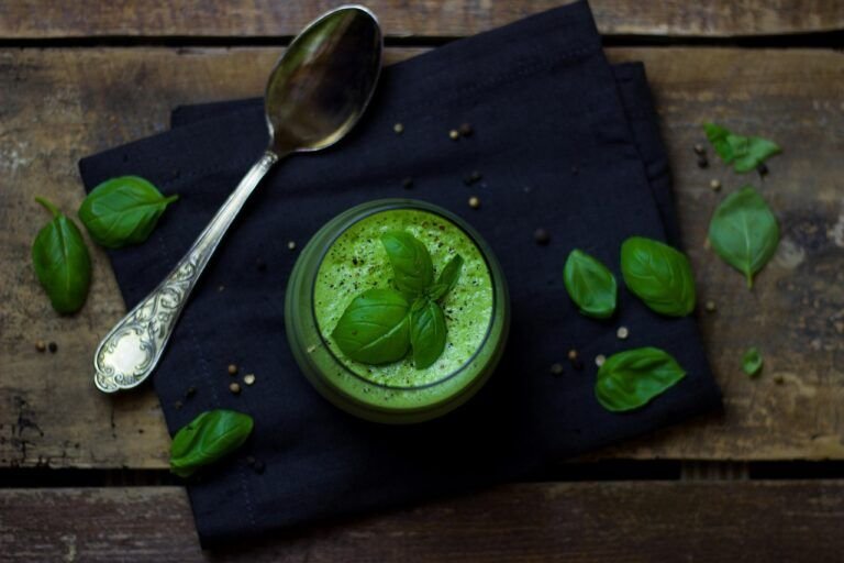 Crema de Cilantro con Nuez: Una Exquisita Receta Llena de Sabor y Nutrición