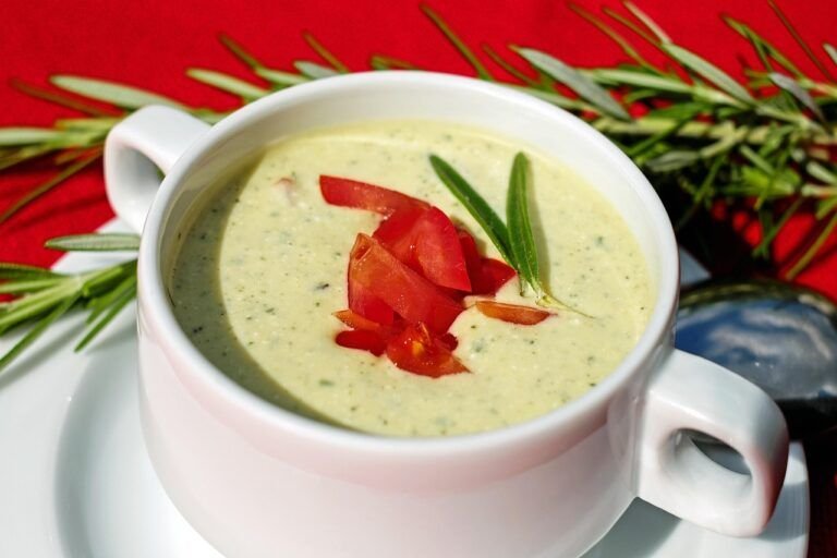 Crema de Cilantro y Calabacita: Un Placer Saludable en Cada Cucharada