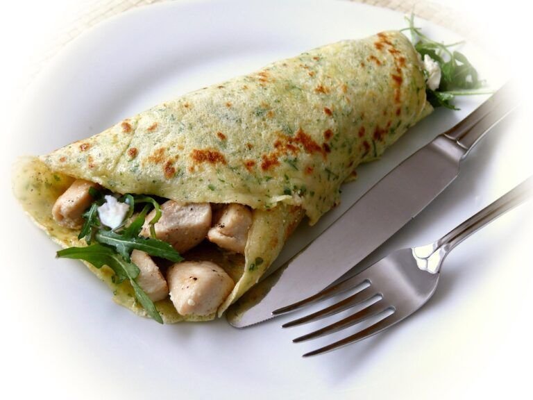 Crepas de Espinaca y Espárragos con Salsa Bechamel: Una Experiencia Culinaria Sofisticada
