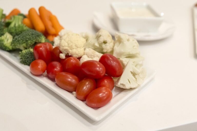 Descubre el Delicioso Arte de Preparar Crudités con Aderezo de Pimiento