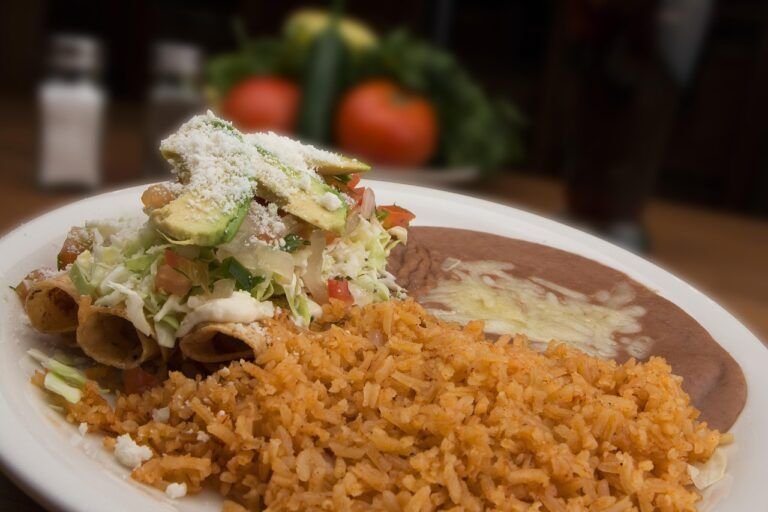 Deléitate con Nuestra Exquisita Receta de Barcos de Frijol, Jamón y Queso