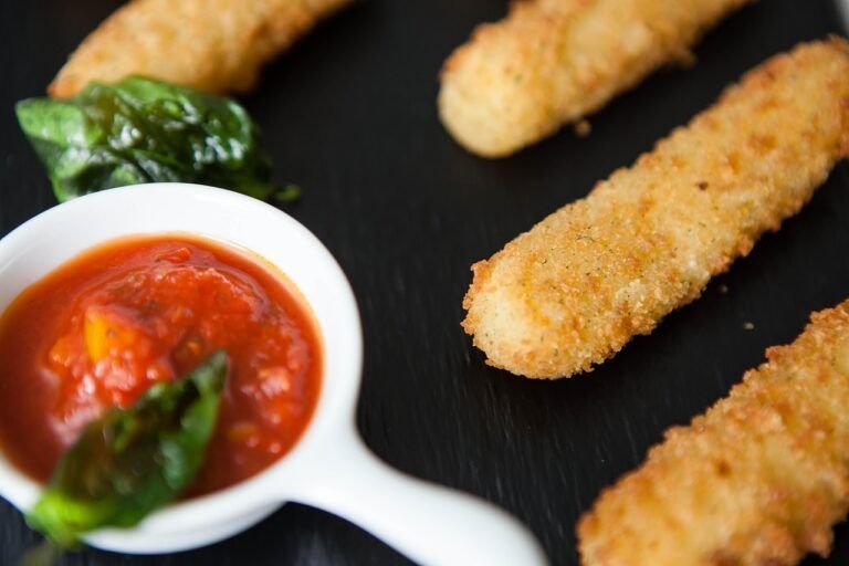 Delicias de queso: Receta de Deditos de Queso con Dip de Jalapeño
