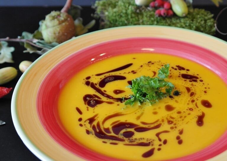Delicias Otoñales: Crema de Calabaza y Champiñón, Un Abrazo Cálido para el Paladar
