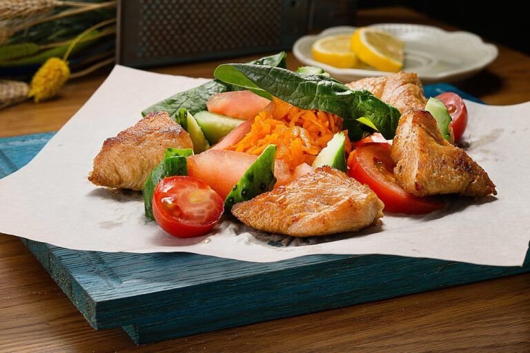 Ensalada de Berros con Pollo: Un Festín de Sabor y Nutrición