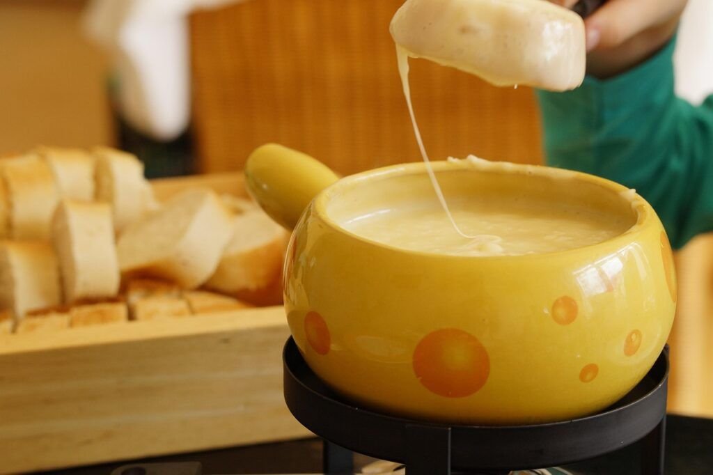 Fondue de queso Deléitese con una Exquisita Fondue de Queso: La Receta Perfecta para Compartir