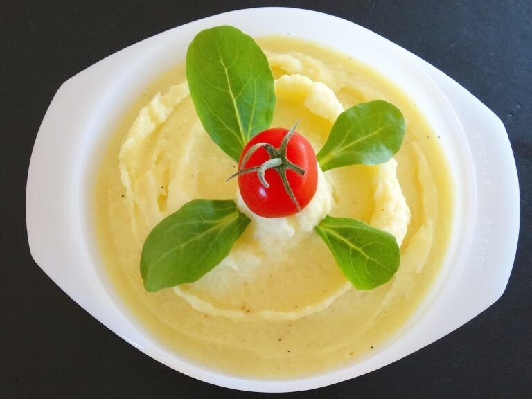 Satisfacción a Cucharadas: Descubre la Exquisita Receta de Papas a la Crema