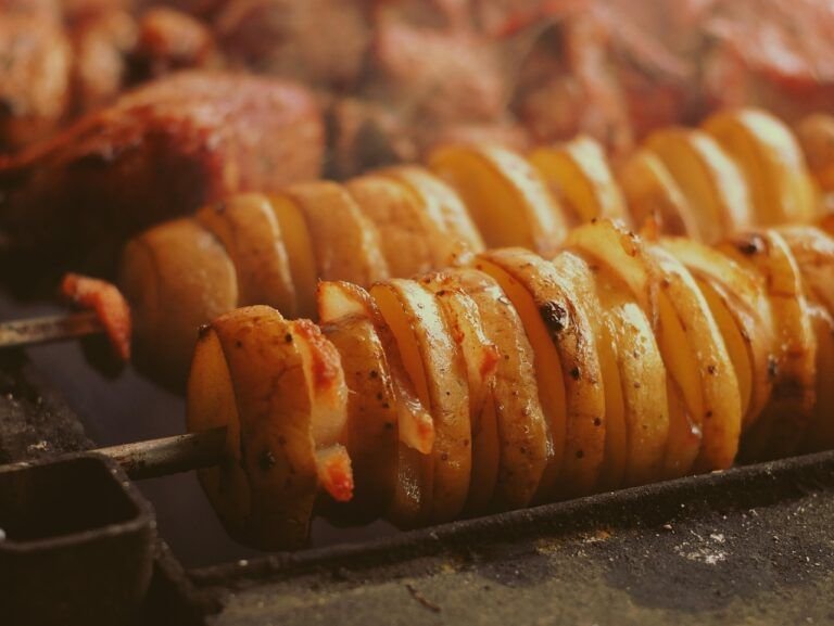 Exquisitez en Cada Bocado: Papas Doradas, una Delicia Versátil en la Cocina
