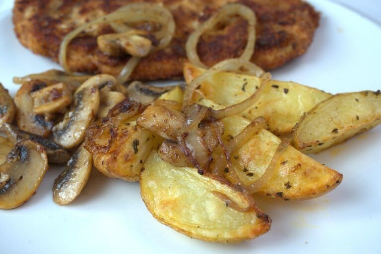 Un Clásico Renovado: Papas en Salsa de Champiñones, una Receta para Toda Ocasión
