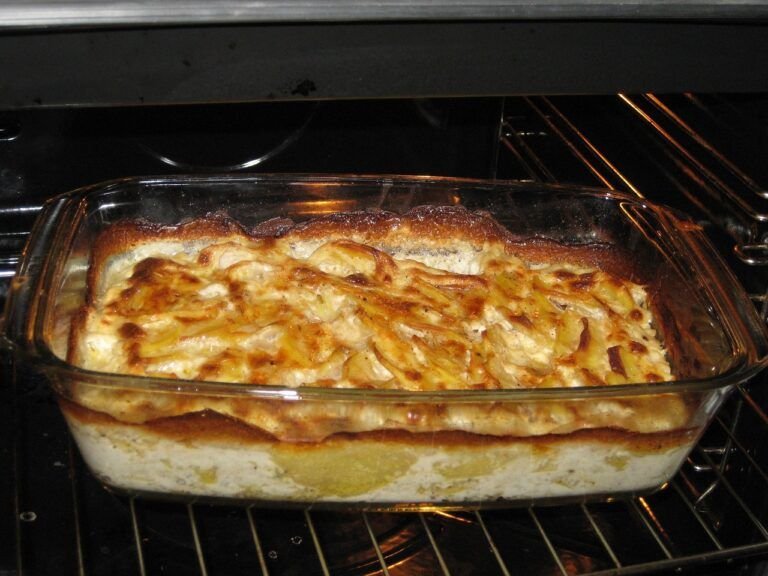 Deliciosa Receta de Papas Gratinadas: Un Placer Cremoso en Cada Bocado