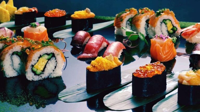 Fusión Culinaria Elevada: Pastel de Sushi, una Experiencia Gastronómica Innovadora