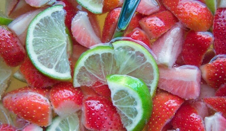 Descubre el Sabor Inigualable del Ponche de Frutas: Receta Tradicional para un Festín de Sabores