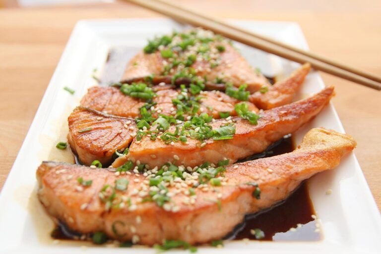 Salmón al Ajo Empapelado: Una Delicia Culinaria Llena de Sabor