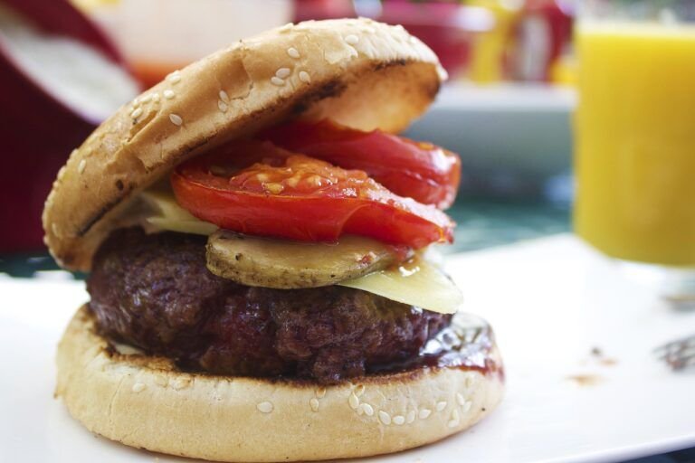 Sándwich de Lomito Ahumado con Hongos Salteados: Un Placer Culminante en tu Cocina