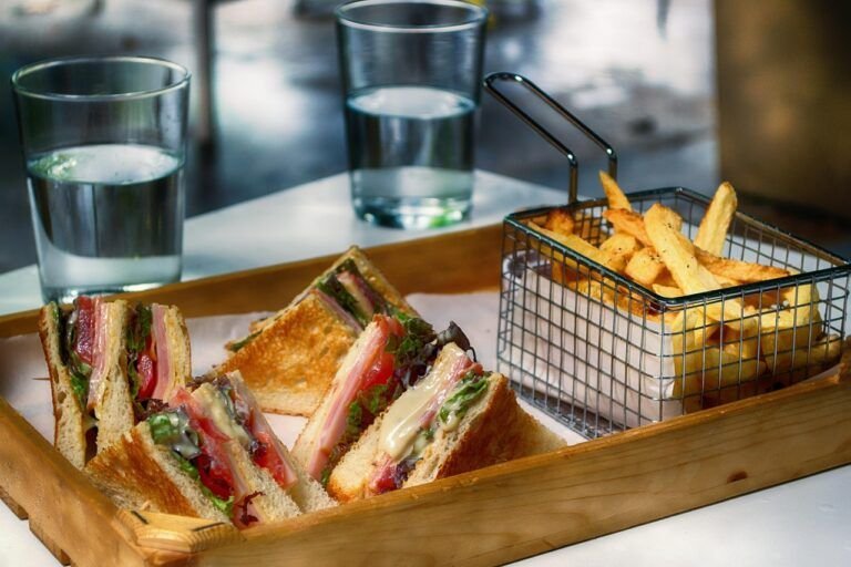 Sandwich Caliente de Milanesa de Berenjena: Una Delicia Vegetariana para Disfrutar