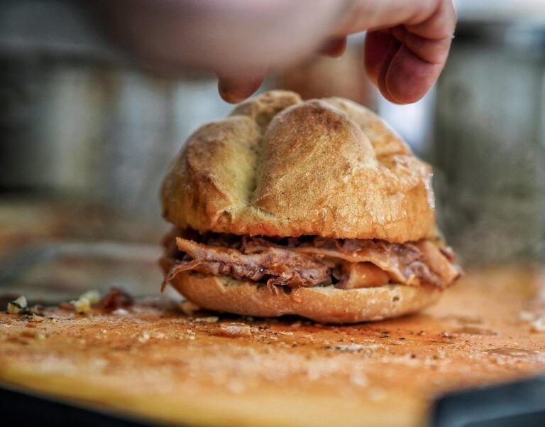 Sándwich de Queso a la Italiana: Un Festín de Sabores Mediterráneos