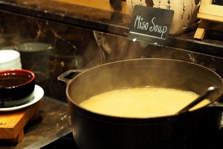 Sopa Cremosa de Miso: Un Placer Culinario Lleno de Sabor y Salud