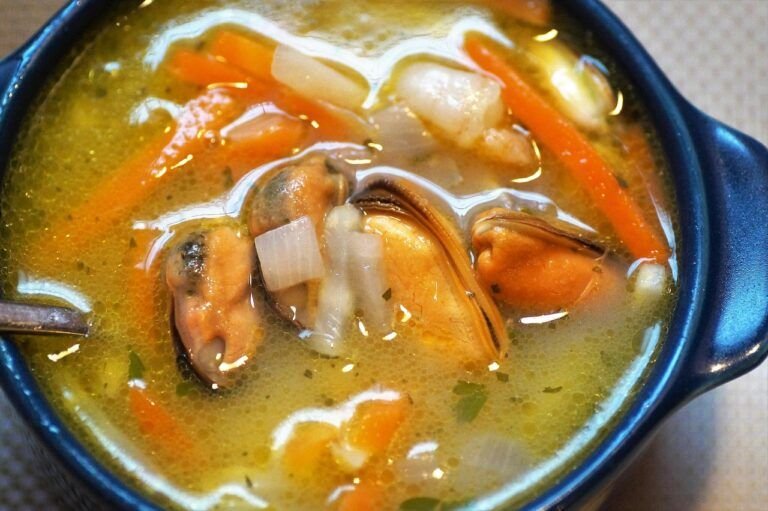 Sopa del Mar: Un Festín de Sabores Marinos en Tu Mesa