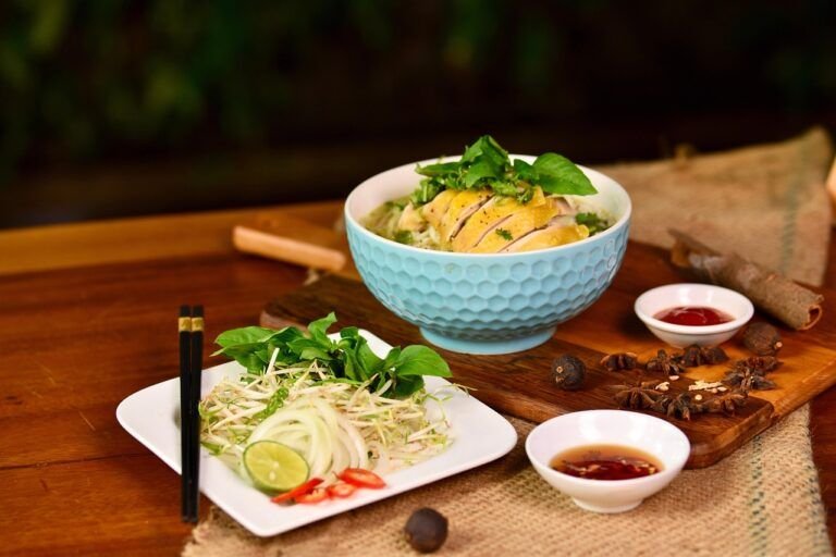 Receta Exquisita de Sopa de Municiones con Pollo y Lima: Un Delicioso Viaje Gastronómico