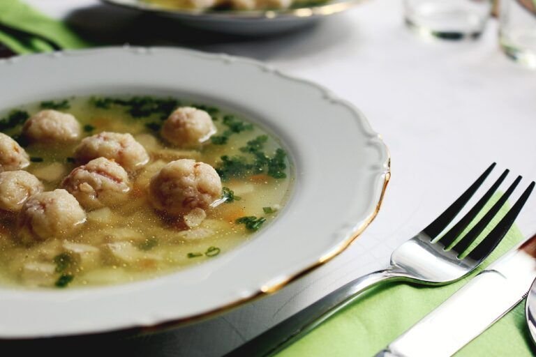 Sorprende a tu Paladar con una Deliciosa Sopa Picante de Albóndigas