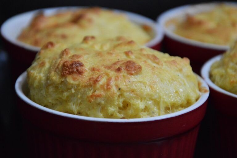 Deléitate con un Exquisito Soufflé de Queso y Espinacas: Receta Paso a Paso