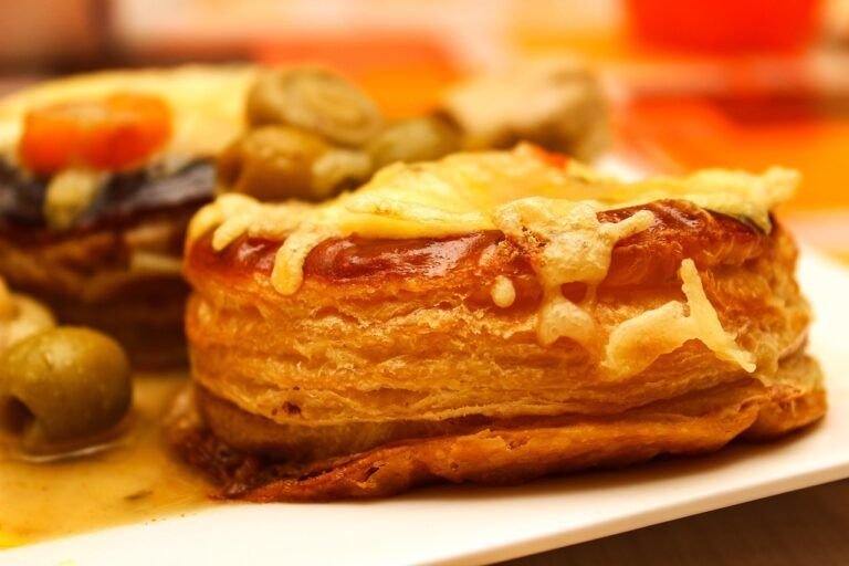 Deléitate con un Festín Culinario: Preparación Paso a Paso del Exquisito Volován de Champiñones con Crema y Chipotle